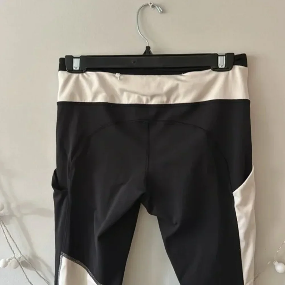 - Lululemon reflective running leggings, white stripes GUC size 6, 93 cm 3…